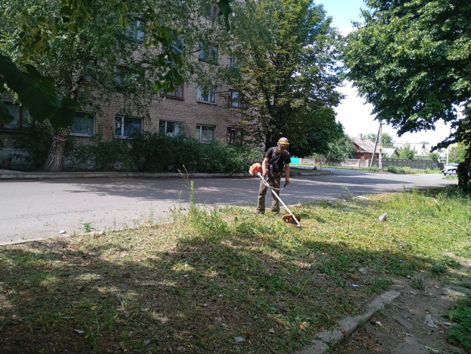 Сергей Желновач: На территории городского округа Дебальцево продолжаются работы покосу сорных и карантинных трав Сергей Желновач: На территории городского округа Дебальцево продолжаются работы покосу сорных и карантинных трав