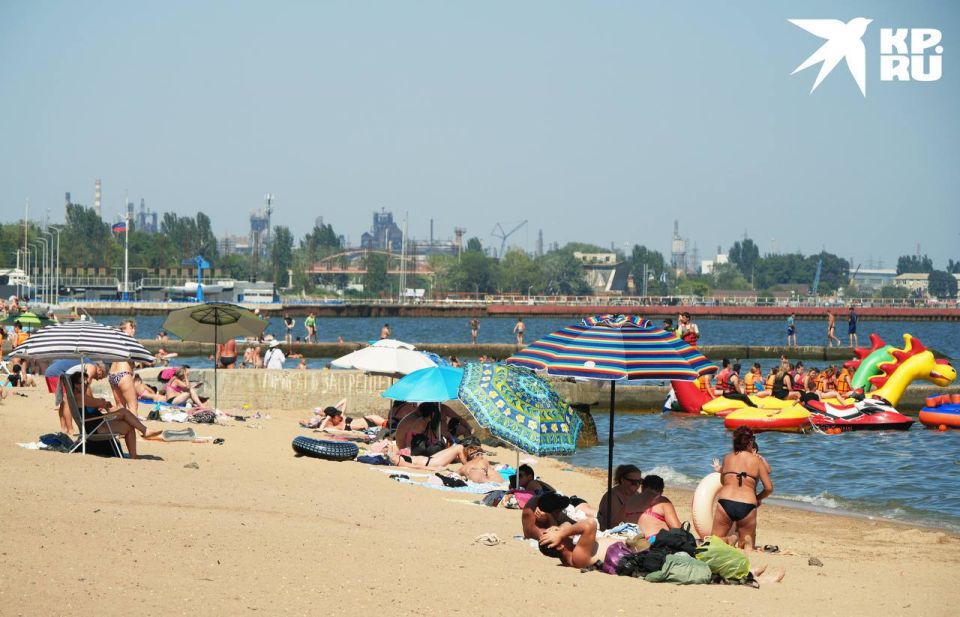 «Море — наше спасение»: аномальная жара накрыла Мариуполь «Море — наше спасение»: аномальная жара накрыла Мариуполь