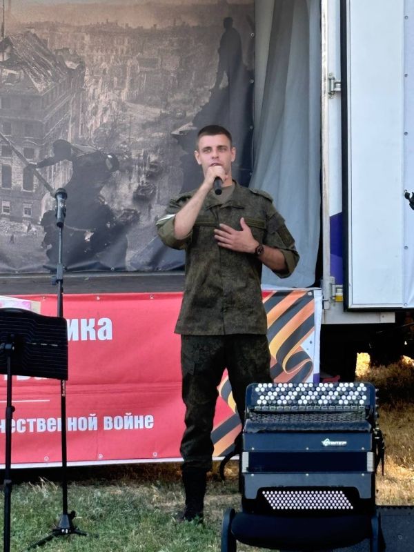Ансамбль солистов инженерных войск Вооружённых Сил Российской Федерации порадовал своим выступлением жителей села Бердянское Ансамбль солистов инженерных войск Вооружённых Сил Российской Федерации порадовал своим выступлением жителей села Бердянское
