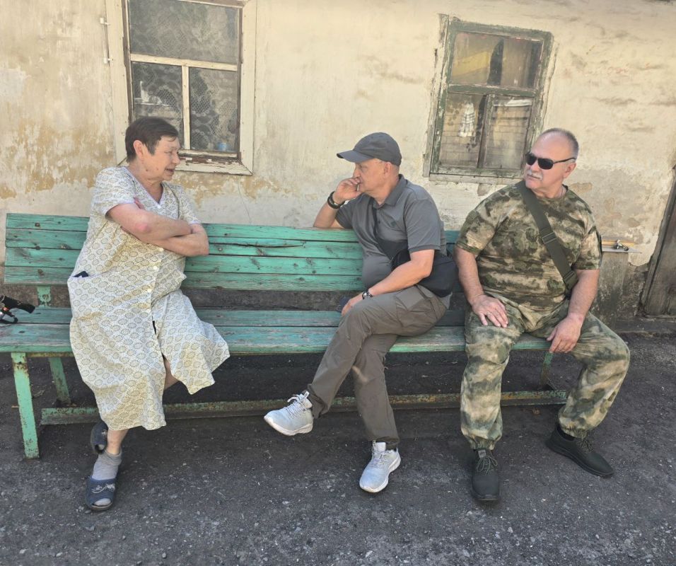 Дмитрий Огилец: Небольшой сход граждан на улице Паши Ангелиной Дмитрий Огилец: Небольшой сход граждан на улице Паши Ангелиной