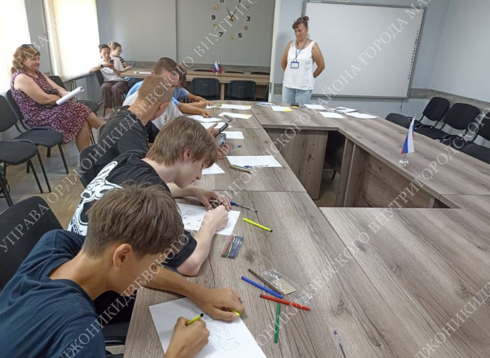 Как найти свой путь: подросткам Мариуполя рассказали о работе и возможностях Как найти свой путь: подросткам Мариуполя рассказали о работе и возможностях