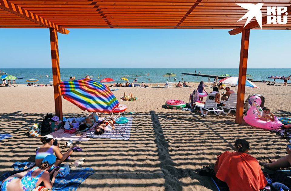 «Море — наше спасение»: аномальная жара накрыла Мариуполь «Море — наше спасение»: аномальная жара накрыла Мариуполь