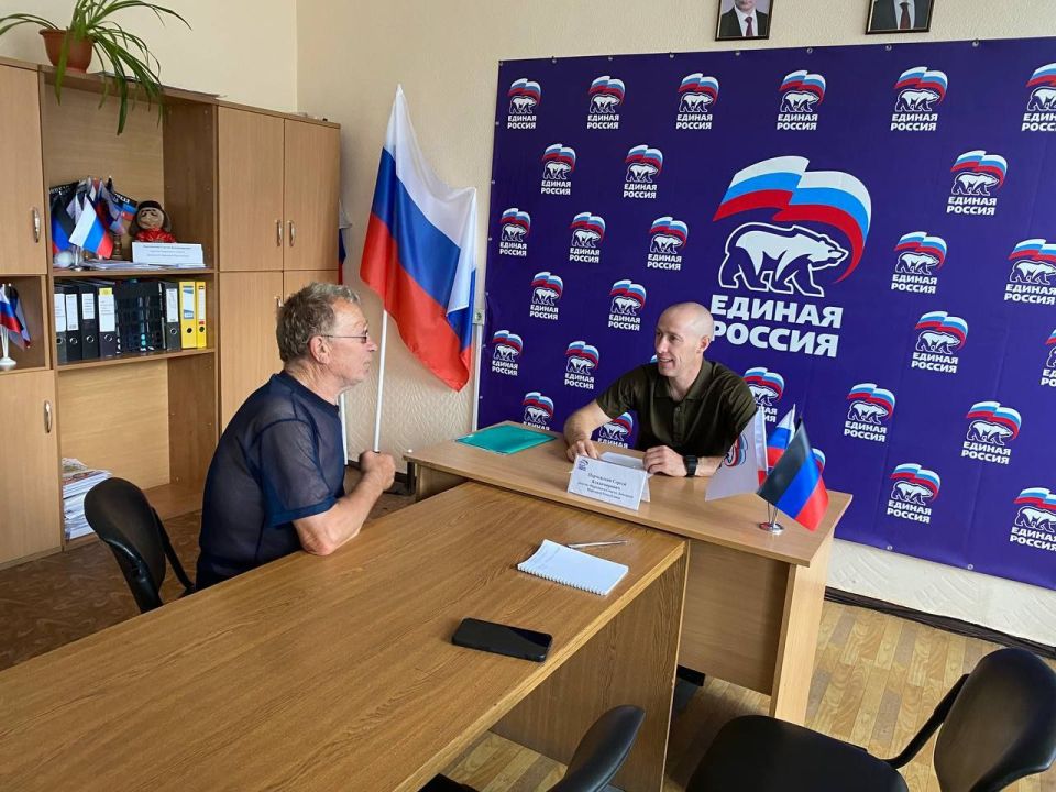 Сегодня 15 июля 2025 года депутат Народного Совета Донецкой Народной Республики Сергей Парчевский провел прием граждан по личным вопросам в общественной приемной Всероссийской политической партии «Единая Россия» Сегодня 15 июля 2025 года депутат Народного Совета Донецкой Народной Республики Сергей Парчевский провел прием граждан по личным вопросам в общественной приемной Всероссийской политической партии «Единая Россия»