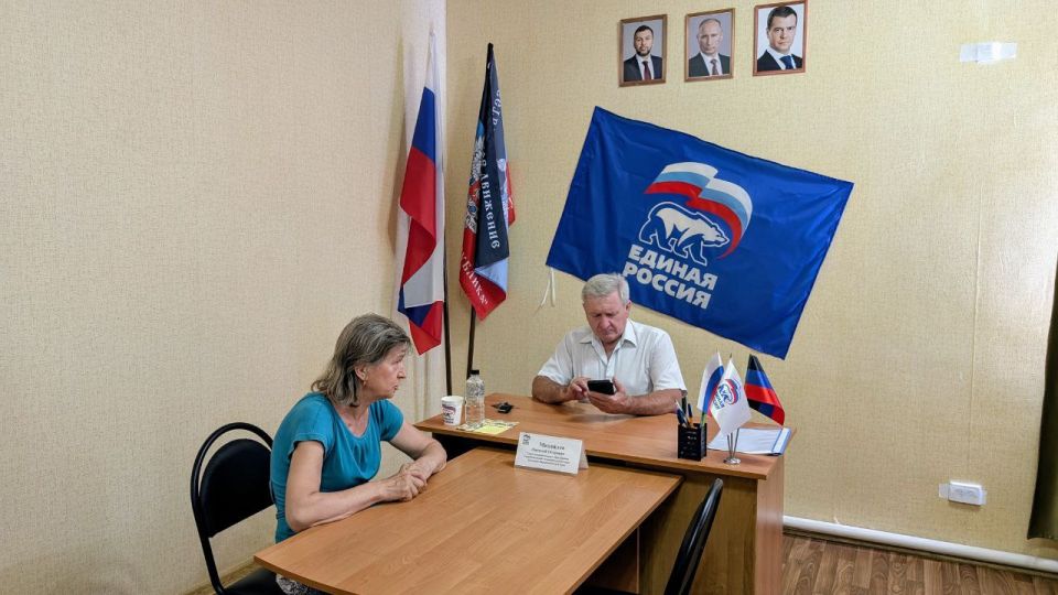 Глава муниципального образования Старобешевский муниципальный округ, секретарь местного отделения Всероссийской политической партии «ЕДИНАЯ РОССИЯ» Николай Михайлов провел личный приём граждан в общественной приёмной партии... Глава муниципального образования Старобешевский муниципальный округ, секретарь местного отделения Всероссийской политической партии «ЕДИНАЯ РОССИЯ» Николай Михайлов провел личный приём граждан в общественной приёмной партии...