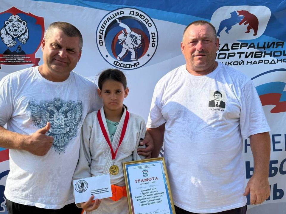 При содействии партийных проектов «Выбор сильных» и «Детский спорт» в селе Мелекино Мангушского муниципального округа при поддержке секретаря местного отделения Всероссийской политической партии «Единая Россия» Бориса... При содействии партийных проектов «Выбор сильных» и «Детский спорт» в селе Мелекино Мангушского муниципального округа при поддержке секретаря местного отделения Всероссийской политической партии «Единая Россия» Бориса...