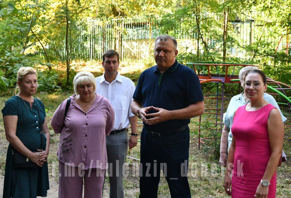 Глава муниципального образования городского округа Донецк Алексей Кулемзин провёл встречу с жителями Ленинского района Глава муниципального образования городского округа Донецк Алексей Кулемзин провёл встречу с жителями Ленинского района