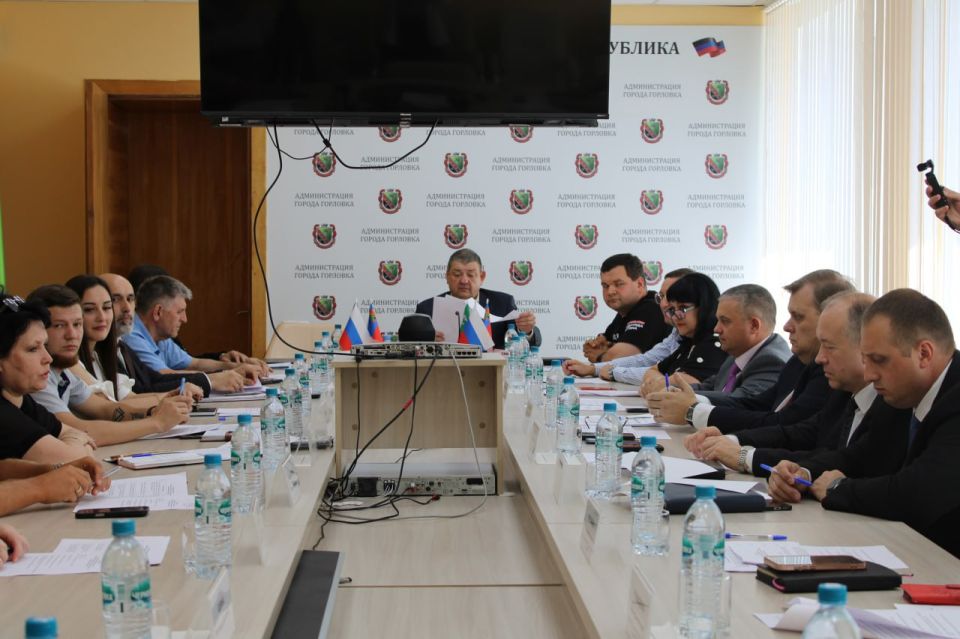 Роман Конев: В понедельник, 14 июля 2025 года, совместно с Главой администрации городского округа Горловка Донецкой Народной Республики Иваном Сергеевичем Приходько и членом Общественной палаты ДНР, руководителем... Роман Конев: В понедельник, 14 июля 2025 года, совместно с Главой администрации городского округа Горловка Донецкой Народной Республики Иваном Сергеевичем Приходько и членом Общественной палаты ДНР, руководителем...
