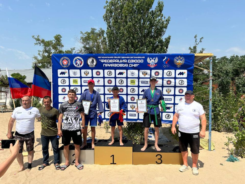 При содействии партийных проектов «Выбор сильных» и «Детский спорт» в селе Мелекино Мангушского муниципального округа при поддержке секретаря местного отделения Всероссийской политической партии «Единая Россия» Бориса... При содействии партийных проектов «Выбор сильных» и «Детский спорт» в селе Мелекино Мангушского муниципального округа при поддержке секретаря местного отделения Всероссийской политической партии «Единая Россия» Бориса...