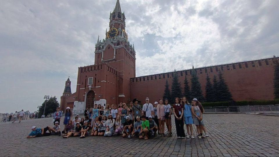В рамках Всероссийской культурно-образовательной программы для школьников в новых субъектах Российской Федерации «Культурная карта 4+85», ребята из Мангушского муниципального округа побывали в Москве В рамках Всероссийской культурно-образовательной программы для школьников в новых субъектах Российской Федерации «Культурная карта 4+85», ребята из Мангушского муниципального округа побывали в Москве