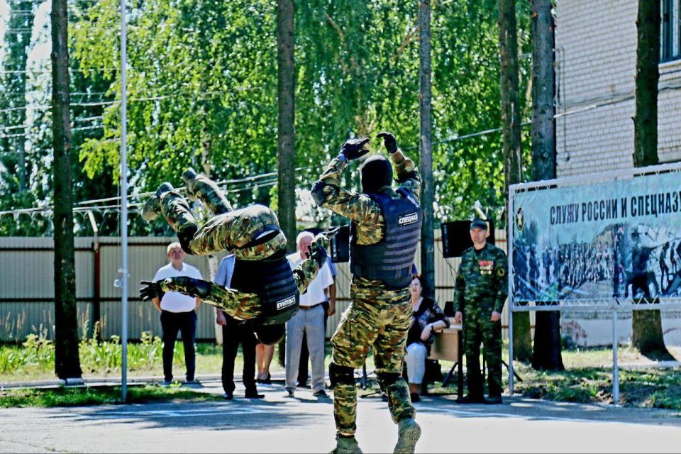15 июля 1991 года в одном из самых небольших субъектов Российской Федерации, в живописном, самобытном и гостеприимном поволжском крае, на границе густых лесов и луговых степей, на берегах красавицы-Волги, которую в регионе... 15 июля 1991 года в одном из самых небольших субъектов Российской Федерации, в живописном, самобытном и гостеприимном поволжском крае, на границе густых лесов и луговых степей, на берегах красавицы-Волги, которую в регионе...