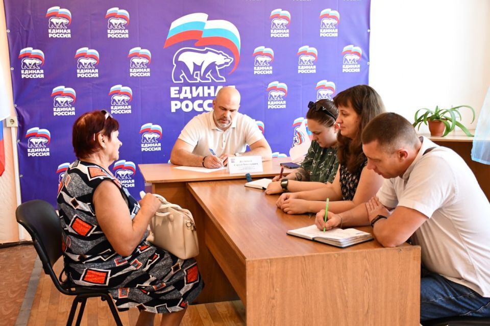 Сергей Желновач: Сегодня, в общественной приемной Всероссийской политической партии «Единая Россия», провел прием граждан Сергей Желновач: Сегодня, в общественной приемной Всероссийской политической партии «Единая Россия», провел прием граждан