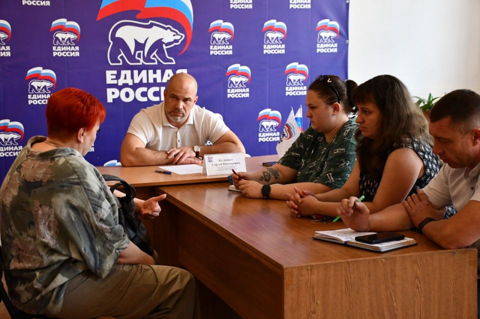 Сергей Желновач: Сегодня, в общественной приемной Всероссийской политической партии «Единая Россия», провел прием граждан Сергей Желновач: Сегодня, в общественной приемной Всероссийской политической партии «Единая Россия», провел прием граждан