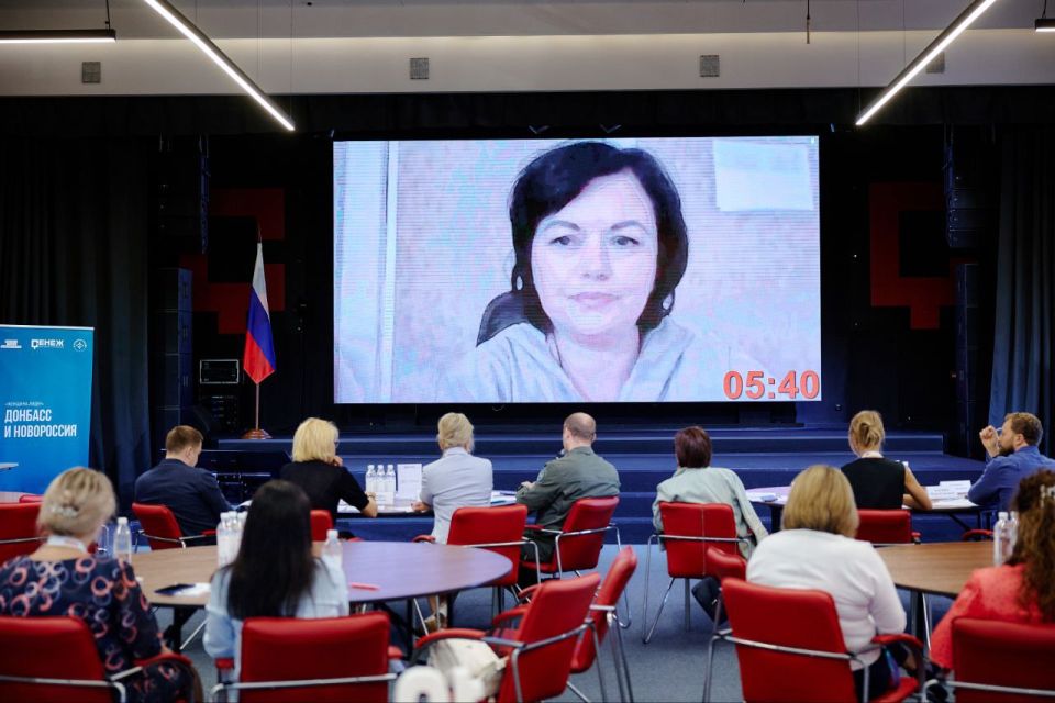 Союзницы из ДНР получили дипломы программы «Женщина-лидер. Донбасс и Новороссия 2.0» Союзницы из ДНР получили дипломы программы «Женщина-лидер. Донбасс и Новороссия 2.0»