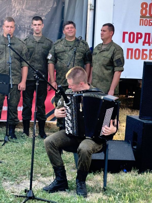 Ансамбль солистов инженерных войск Вооружённых Сил Российской Федерации порадовал своим выступлением жителей села Бердянское Ансамбль солистов инженерных войск Вооружённых Сил Российской Федерации порадовал своим выступлением жителей села Бердянское