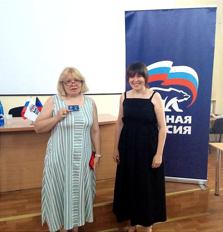 Вручение партийных билетов партии "ЕДИНАЯ РОССИЯ" Вручение партийных билетов партии "ЕДИНАЯ РОССИЯ"