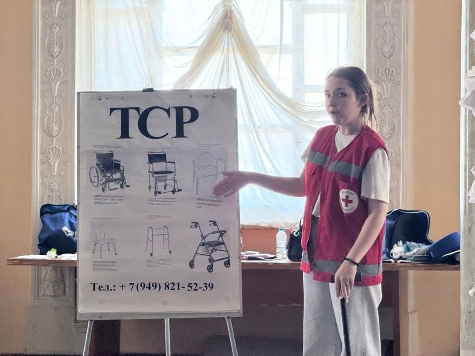 Сегодня для работников Зугрэсского городского Дворца культуры сотрудниками региональной общественной организации "Донецкий Красный крест" была проведена беседа о пользе донорства и мастер-класс по оказанию первой... Сегодня для работников Зугрэсского городского Дворца культуры сотрудниками региональной общественной организации "Донецкий Красный крест" была проведена беседа о пользе донорства и мастер-класс по оказанию первой...