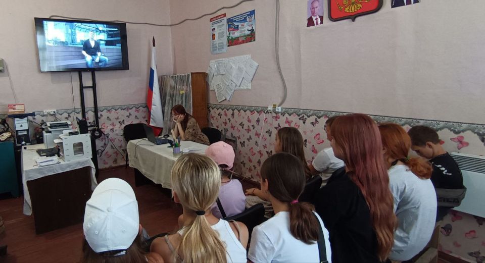 В Старобешевском округе прошла беседа для детей «Дети против террора» В Старобешевском округе прошла беседа для детей «Дети против террора»