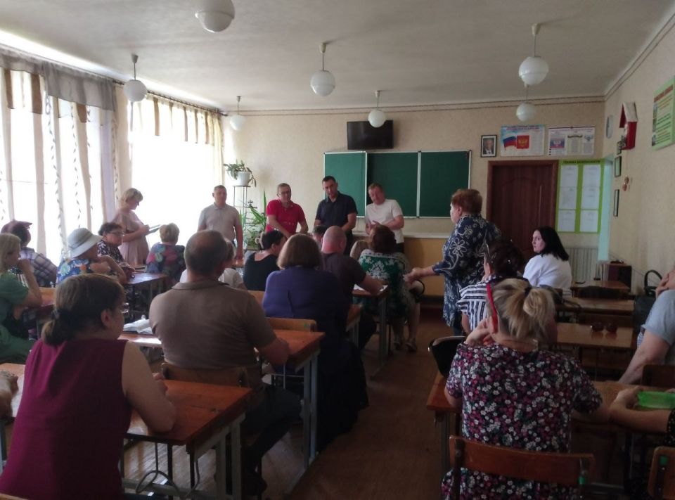 Александр Подгорный: Сотрудники предприятия «Вода Донбасса» продолжают активно проводить встречи с жителями, чтобы ответить на интересующие вопросы и обсудить актуальные темы Александр Подгорный: Сотрудники предприятия «Вода Донбасса» продолжают активно проводить встречи с жителями, чтобы ответить на интересующие вопросы и обсудить актуальные темы