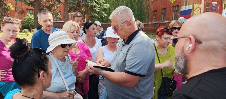 Юрий Будрин: Сегодня, 15 июля 2025 года, в Кировском районе г. Донецка прошла встреча с жителями микрорайона "Коксохимзавод" Юрий Будрин: Сегодня, 15 июля 2025 года, в Кировском районе г. Донецка прошла встреча с жителями микрорайона "Коксохимзавод"