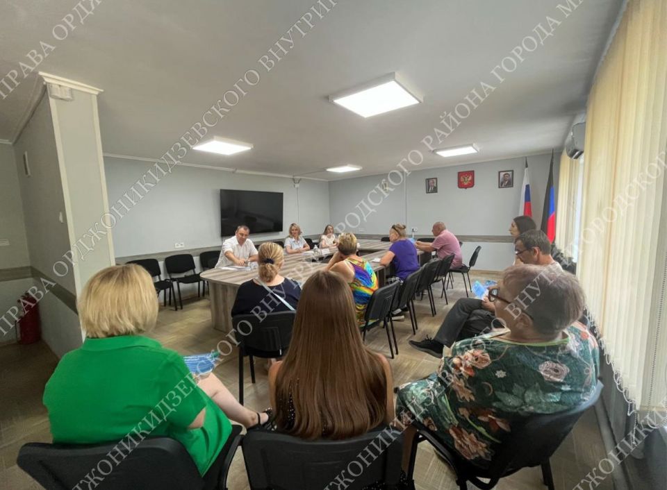 ВСТРЕЧА С ЖИТЕЛЯМИ. Сегодня заместитель руководителя Управы Юлия Николаевна Смирнова совместно с управляющим делами Харитоненко Анастасией Дмитриевной и с представителем ООО «Энергосбыт Донецк» Кокташ Виктором Васильевичем... ВСТРЕЧА С ЖИТЕЛЯМИ. Сегодня заместитель руководителя Управы Юлия Николаевна Смирнова совместно с управляющим делами Харитоненко Анастасией Дмитриевной и с представителем ООО «Энергосбыт Донецк» Кокташ Виктором Васильевичем...