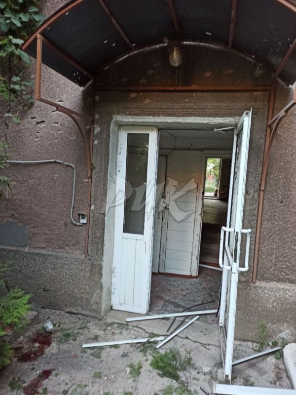 Иван Приходько: Последствия ночного артобстрела центра Горловки со стороны украинских террористов Иван Приходько: Последствия ночного артобстрела центра Горловки со стороны украинских террористов