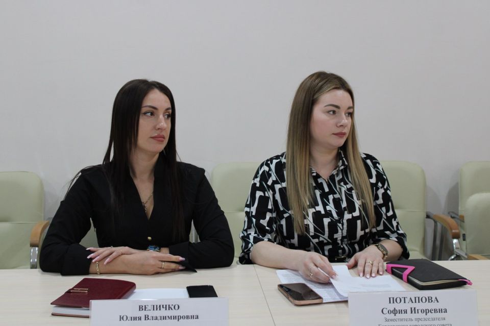 Роман Конев: Состоялось заседание постоянного комитета Горловского городского совета Донецкой Народной Республики первого созыва Роман Конев: Состоялось заседание постоянного комитета Горловского городского совета Донецкой Народной Республики первого созыва