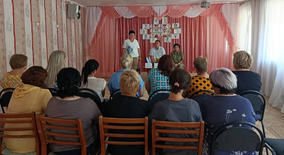 Сегодня, 16 июля, руководитель Управы Советского внутригородского района Администрации городского округа Макеевка Мария Чулакова провела встречу с трудовым коллективом Государственного казенного дошкольного образовательного... Сегодня, 16 июля, руководитель Управы Советского внутригородского района Администрации городского округа Макеевка Мария Чулакова провела встречу с трудовым коллективом Государственного казенного дошкольного образовательного...