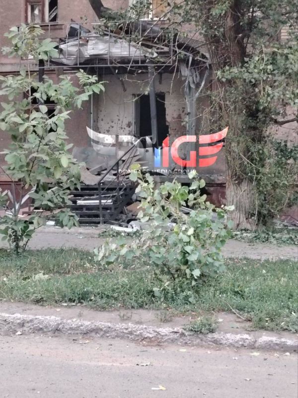 ВСУ выпустили пакет градов по центру Горловки: есть раненые, повреждена больница ВСУ выпустили пакет градов по центру Горловки: есть раненые, повреждена больница