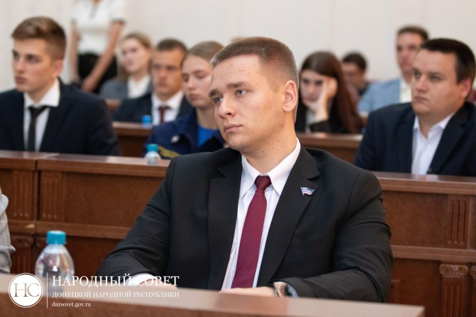 Константин Кузьмин: Состоялось первое пленарное заседание нового, четвертого созыва Молодежного Парламента ДНР! Константин Кузьмин: Состоялось первое пленарное заседание нового, четвертого созыва Молодежного Парламента ДНР!