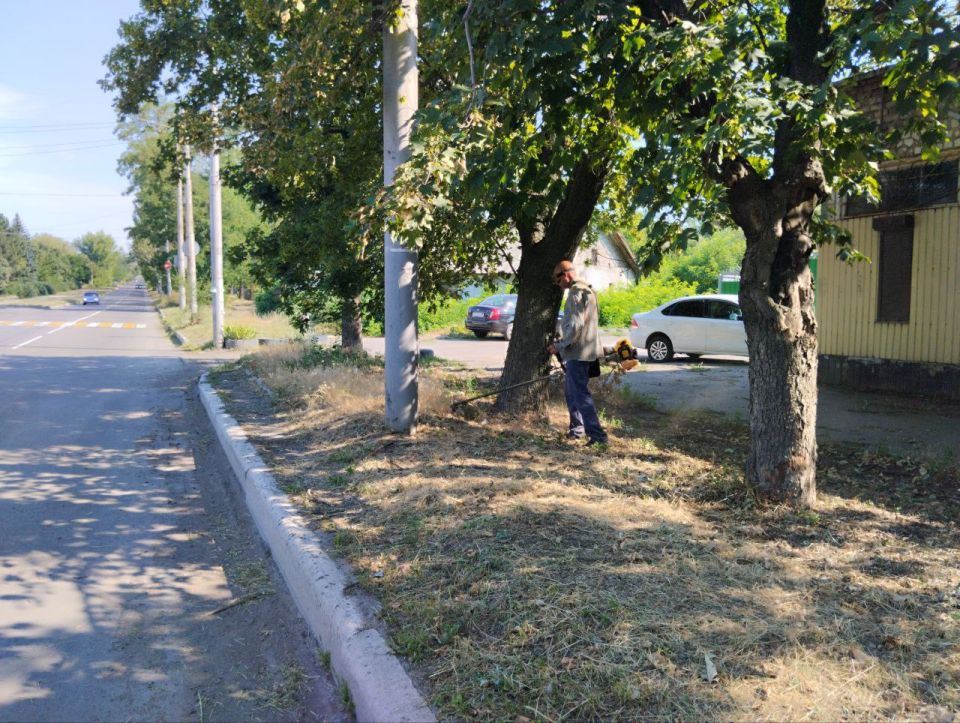 Сегодня, 16 июля, с целью приведения территории в надлежащее санитарное состояние предприятиями, организациями и учреждениями Кировского внутригородского района продолжаются работы по покосу травы на закрепленных и... Сегодня, 16 июля, с целью приведения территории в надлежащее санитарное состояние предприятиями, организациями и учреждениями Кировского внутригородского района продолжаются работы по покосу травы на закрепленных и...