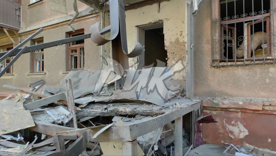 Иван Приходько: Последствия артиллерийского обстрела центра Горловки со стороны украинских нацистов Иван Приходько: Последствия артиллерийского обстрела центра Горловки со стороны украинских нацистов