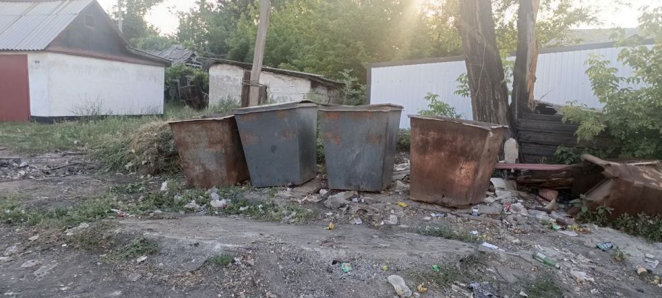 В Снежном проведена работа по вывозу перенакоплений с площадок ТКО В Снежном проведена работа по вывозу перенакоплений с площадок ТКО