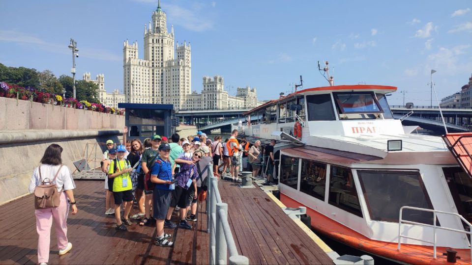 Экскурсионная программа «Культурная карта 4+85» для детей Володарского м. о., включала посещение ключевых объектов культурного и исторического значения столицы РФ — г. Москвы Экскурсионная программа «Культурная карта 4+85» для детей Володарского м. о., включала посещение ключевых объектов культурного и исторического значения столицы РФ — г. Москвы