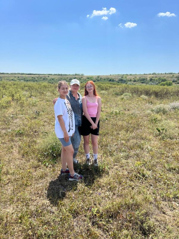 Завкафедрой туризма ДонНУЭТ Ирина Альбертовна Ангелина организовала и провела тематическую образовательно-творческую поездку на территорию заповедника Донецкой Народной Республики Хомутовская степь Завкафедрой туризма ДонНУЭТ Ирина Альбертовна Ангелина организовала и провела тематическую образовательно-творческую поездку на территорию заповедника Донецкой Народной Республики Хомутовская степь