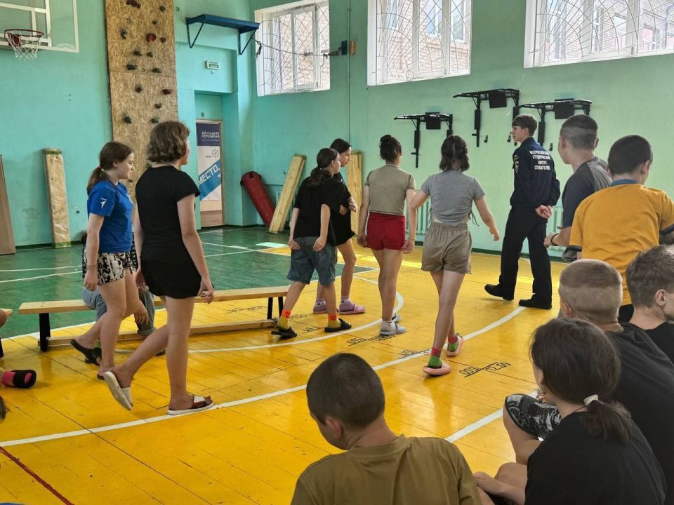 Добровольцы Донецкого РО ВСКС провели мастер-класс по действиям в ЧС для отряда «Юный спасатель» и воспитанников детского дома Добровольцы Донецкого РО ВСКС провели мастер-класс по действиям в ЧС для отряда «Юный спасатель» и воспитанников детского дома
