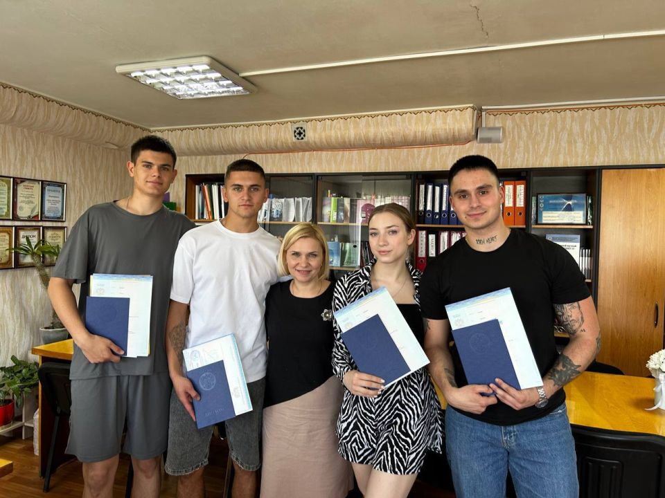Факультет таможенного дела ДонНУЭТ поздравляет выпускников с завершением обучения и получением документов о высшем образовании! Факультет таможенного дела ДонНУЭТ поздравляет выпускников с завершением обучения и получением документов о высшем образовании!