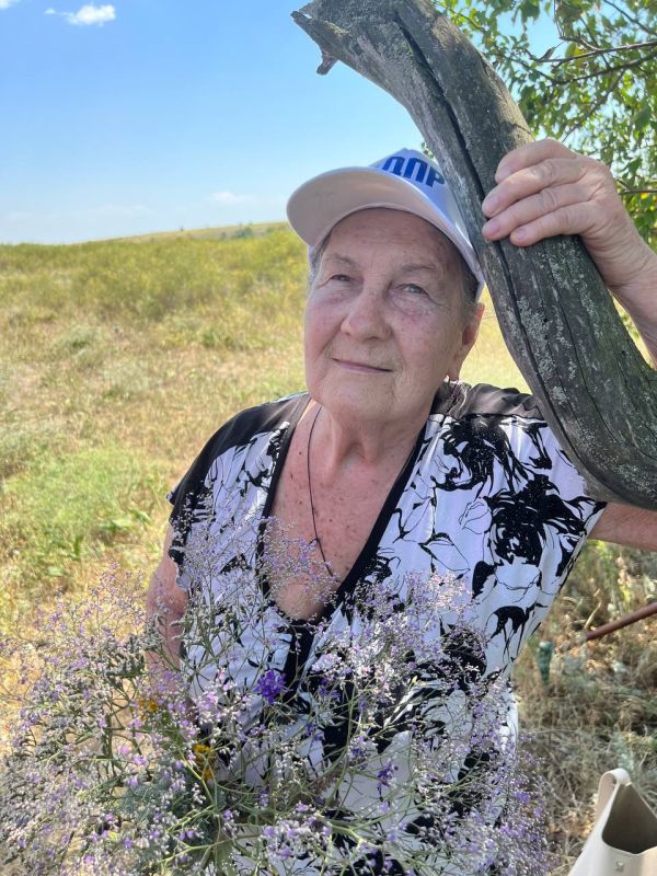 Завкафедрой туризма ДонНУЭТ Ирина Альбертовна Ангелина организовала и провела тематическую образовательно-творческую поездку на территорию заповедника Донецкой Народной Республики Хомутовская степь Завкафедрой туризма ДонНУЭТ Ирина Альбертовна Ангелина организовала и провела тематическую образовательно-творческую поездку на территорию заповедника Донецкой Народной Республики Хомутовская степь