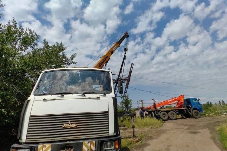 Сорваны кровли, повалены опора и деревья: как Горловка восстанавливается после удара стихии Сорваны кровли, повалены опора и деревья: как Горловка восстанавливается после удара стихии