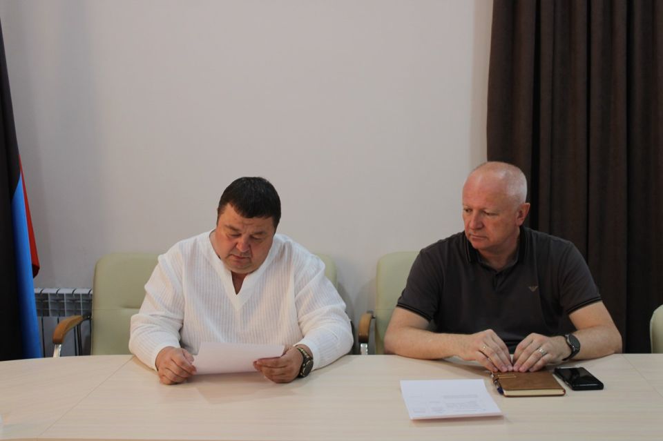 Роман Конев: Состоялось заседание постоянного комитета Горловского городского совета Донецкой Народной Республики первого созыва Роман Конев: Состоялось заседание постоянного комитета Горловского городского совета Донецкой Народной Республики первого созыва