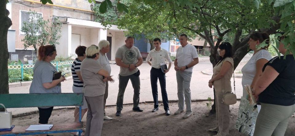 Сегодня,16 июля 2025г., руководитель Управы Центрально-Городского внутригородского района Владимир Меша совместно с депутатом Народного совета ДНР Денисом Островским,депутатами Макеевского городского совета Сергеем Зуевым и... Сегодня,16 июля 2025г., руководитель Управы Центрально-Городского внутригородского района Владимир Меша совместно с депутатом Народного совета ДНР Денисом Островским,депутатами Макеевского городского совета Сергеем Зуевым и...