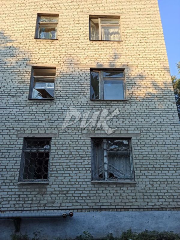 Иван Приходько: Последствия ночного артобстрела центра Горловки со стороны украинских террористов Иван Приходько: Последствия ночного артобстрела центра Горловки со стороны украинских террористов