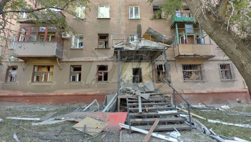 Иван Приходько: Последствия артиллерийского обстрела центра Горловки со стороны украинских нацистов Иван Приходько: Последствия артиллерийского обстрела центра Горловки со стороны украинских нацистов