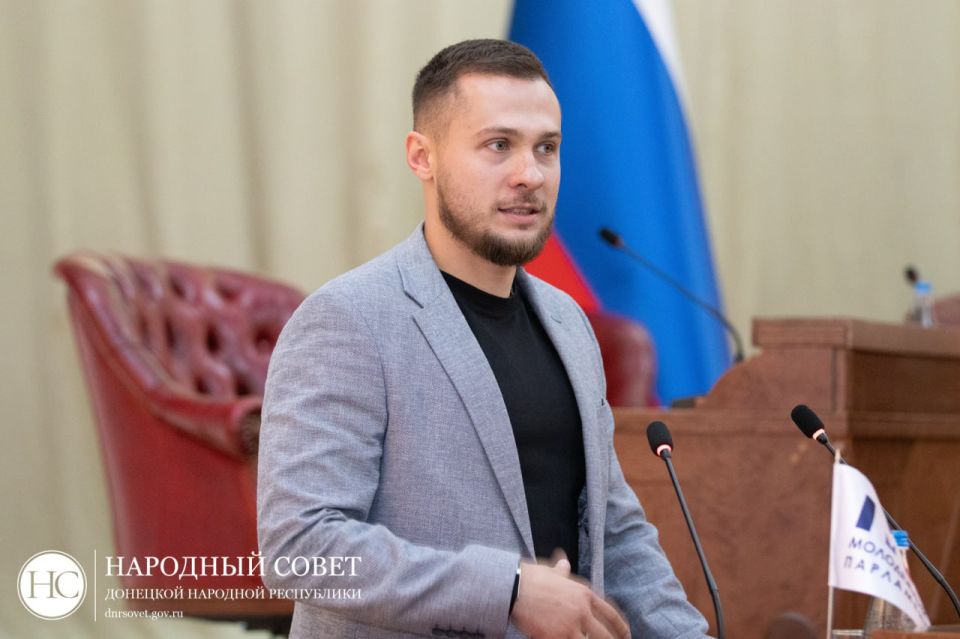 Константин Кузьмин: Состоялось первое пленарное заседание нового, четвертого созыва Молодежного Парламента ДНР! Константин Кузьмин: Состоялось первое пленарное заседание нового, четвертого созыва Молодежного Парламента ДНР!
