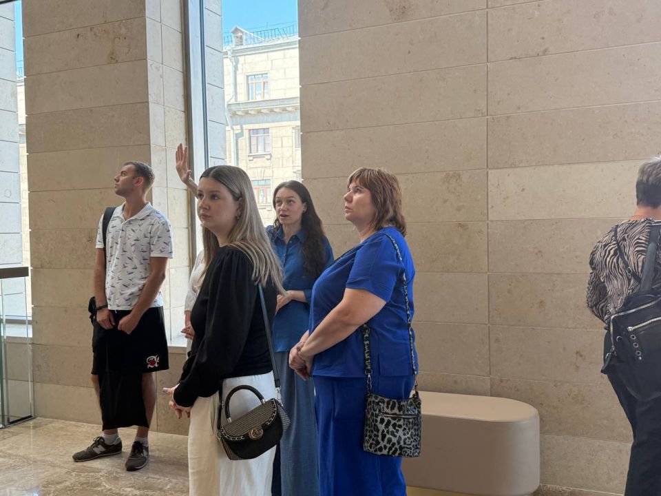 Группа учителей из Мариуполя продолжает учиться и отдыхать в Санкт-Петербурге Группа учителей из Мариуполя продолжает учиться и отдыхать в Санкт-Петербурге