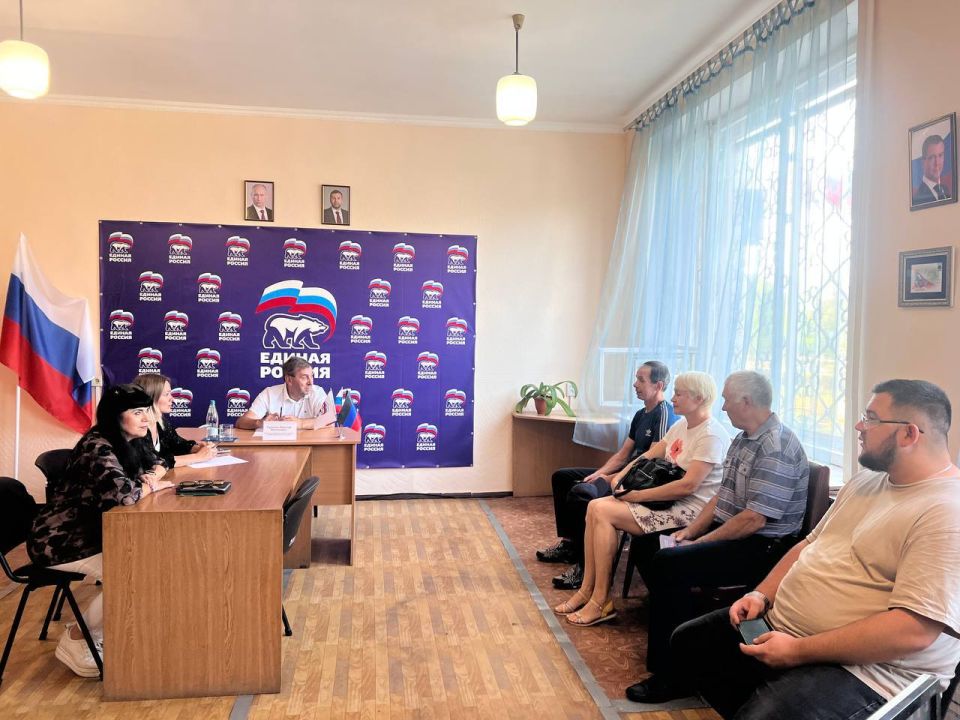 16 июля 2025 года заместитель Министра спорта и туризма Донецкой Народной Республики Николай Витальевич Тарапата провел прием граждан в общественной приемной политической партии «Единая Россия» г.о. Дебальцево 16 июля 2025 года заместитель Министра спорта и туризма Донецкой Народной Республики Николай Витальевич Тарапата провел прием граждан в общественной приемной политической партии «Единая Россия» г.о. Дебальцево