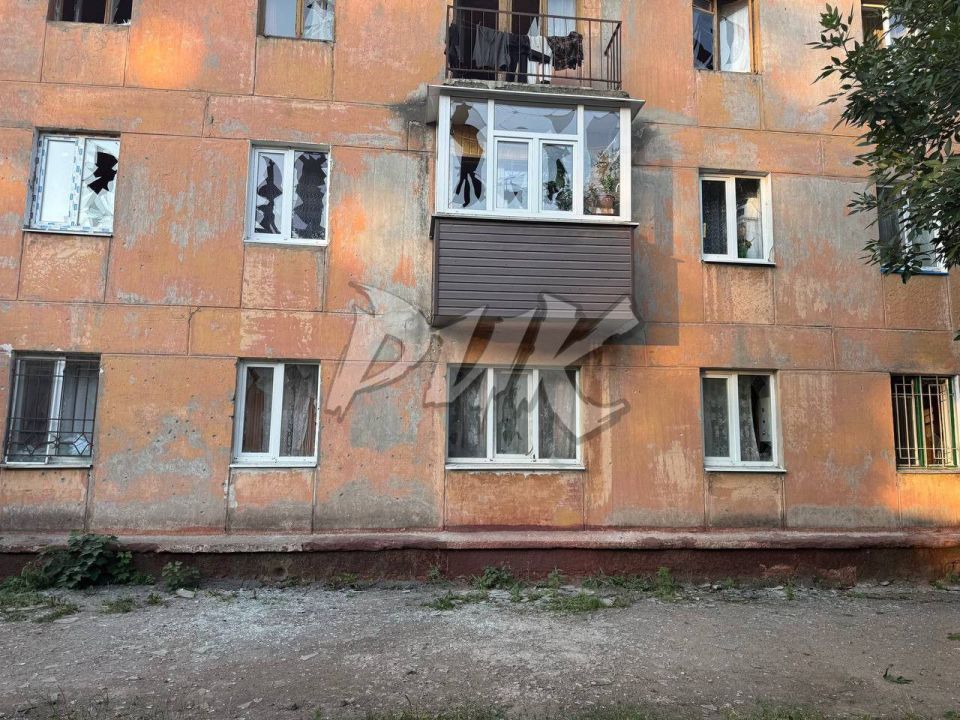 Иван Приходько: Последствия ночного артобстрела центра Горловки со стороны украинских террористов Иван Приходько: Последствия ночного артобстрела центра Горловки со стороны украинских террористов