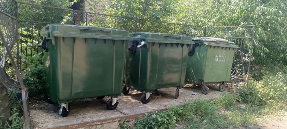 В Снежном ведется обновление контейнеров ТКО В Снежном ведется обновление контейнеров ТКО