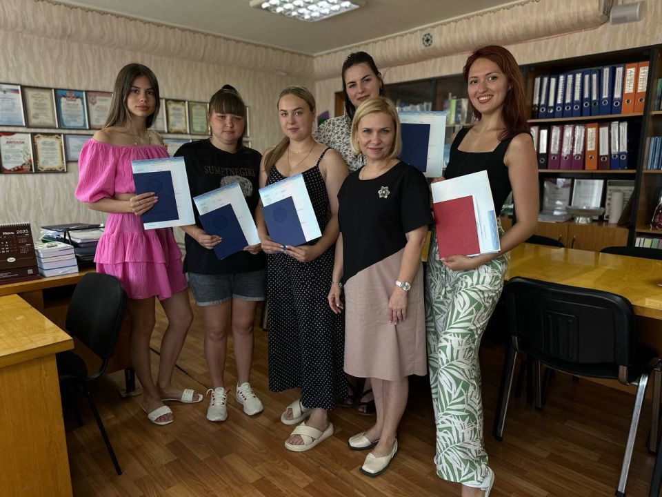 Факультет таможенного дела ДонНУЭТ поздравляет выпускников с завершением обучения и получением документов о высшем образовании! Факультет таможенного дела ДонНУЭТ поздравляет выпускников с завершением обучения и получением документов о высшем образовании!