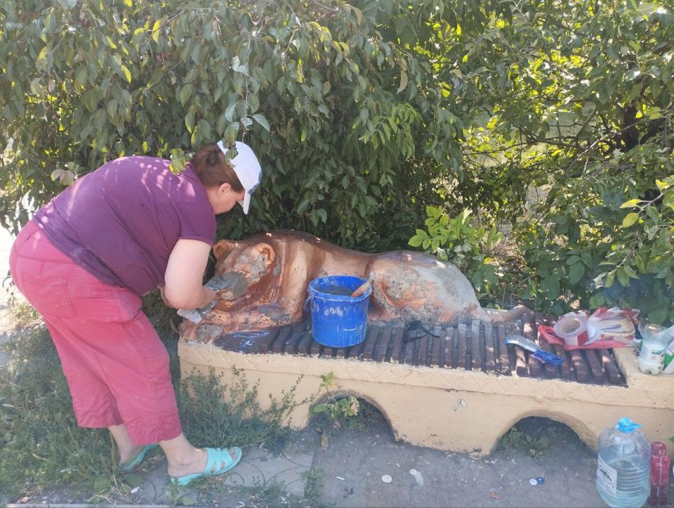 В Ждановке облагораживают сквер В Ждановке облагораживают сквер