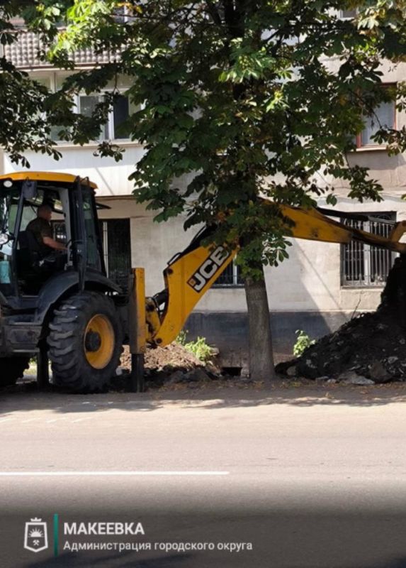 В Макеевке ведутся работы по устранению порывов В Макеевке ведутся работы по устранению порывов